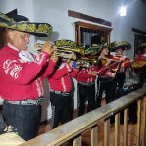 Mariachis en Bucaramanga interpretando serenatas tradicionales y modernas